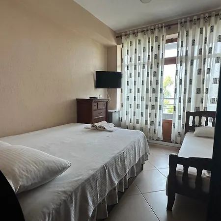 Vadeha Hotell *